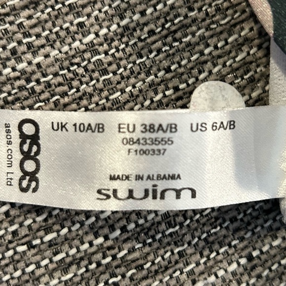 D09.25. ASOS green and cream polka dot one piece swimsuit  Sz 6A/B - Picture 4 of 4